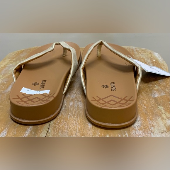 NWT-Susina Gold Arielle Flip Flops-Sz 7M - Picture 4 of 8